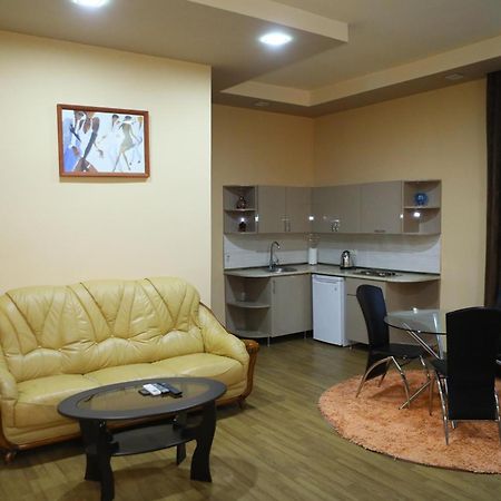 Elko Hotel 耶烈万 外观 照片