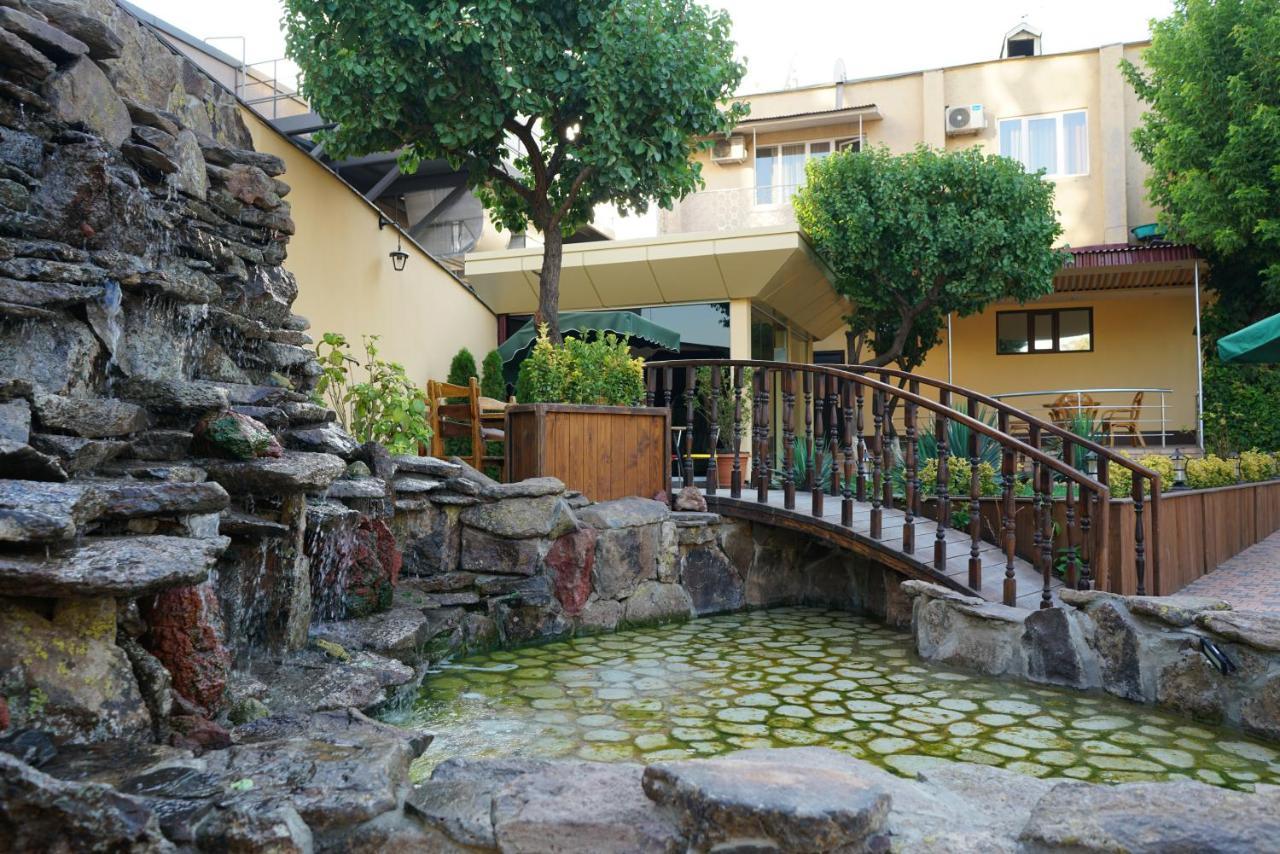 Elko Hotel 耶烈万 外观 照片