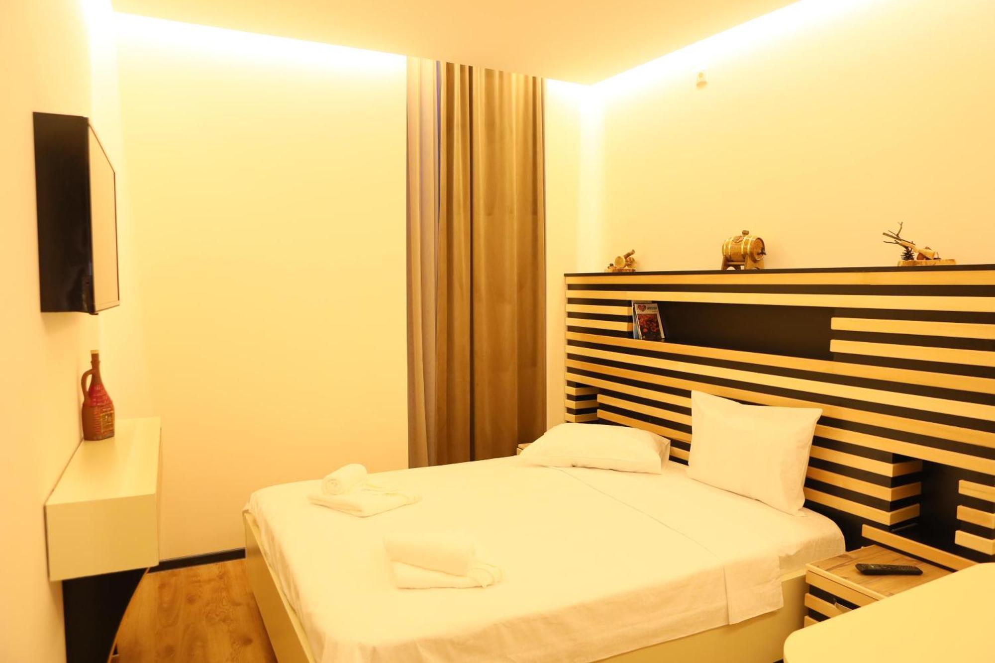 Elko Hotel 耶烈万 外观 照片