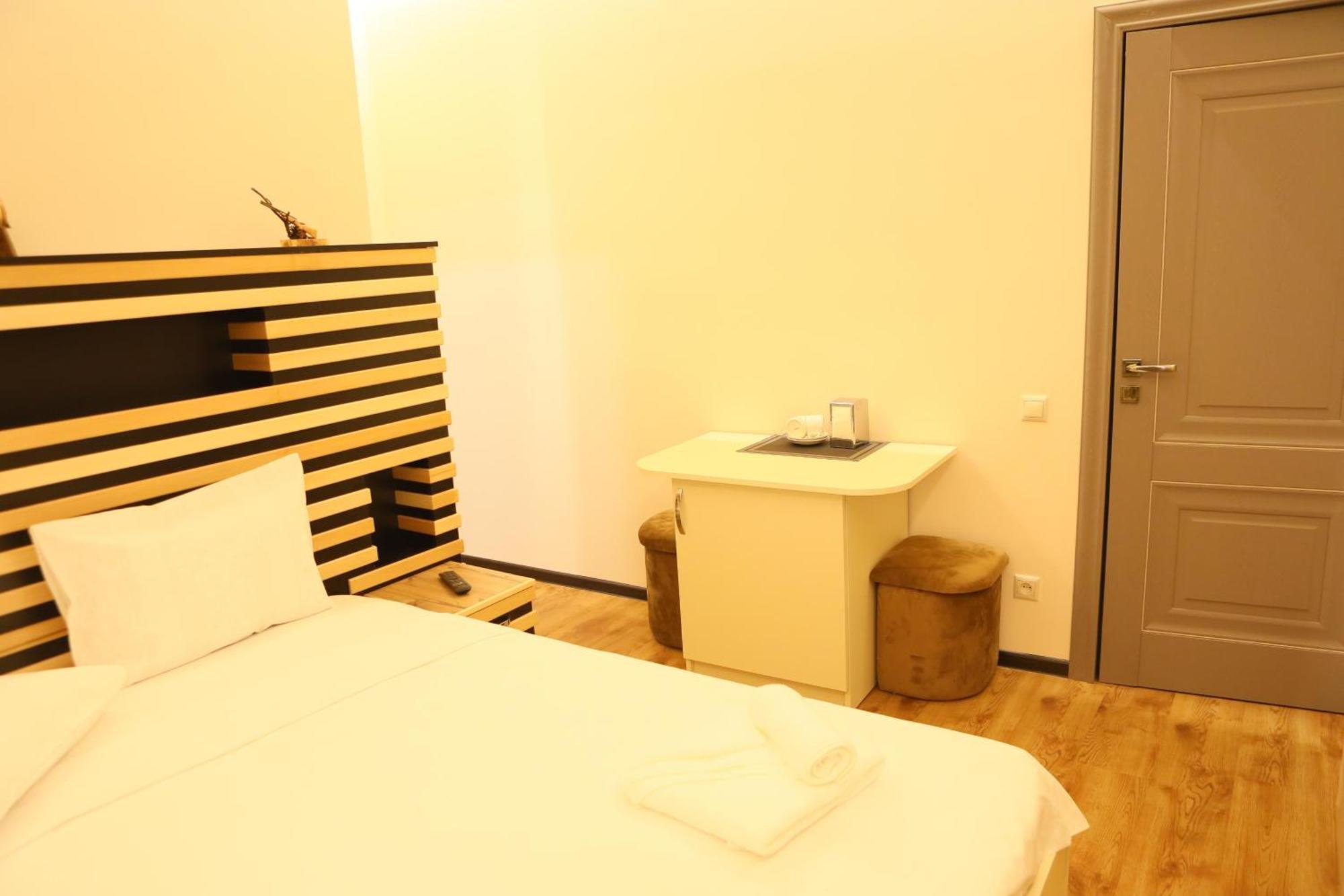 Elko Hotel 耶烈万 外观 照片