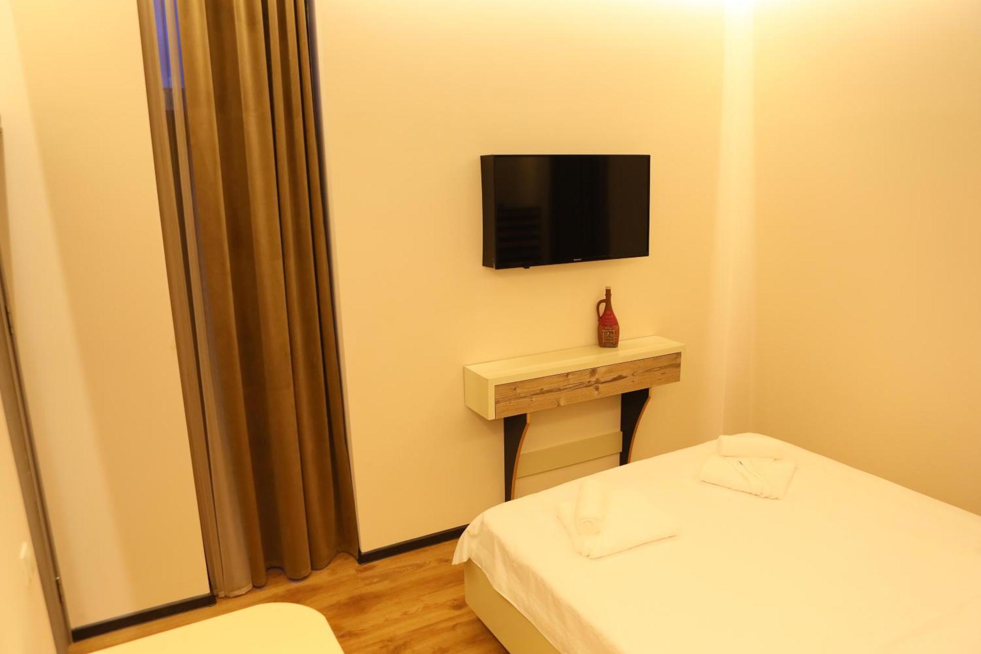 Elko Hotel 耶烈万 外观 照片