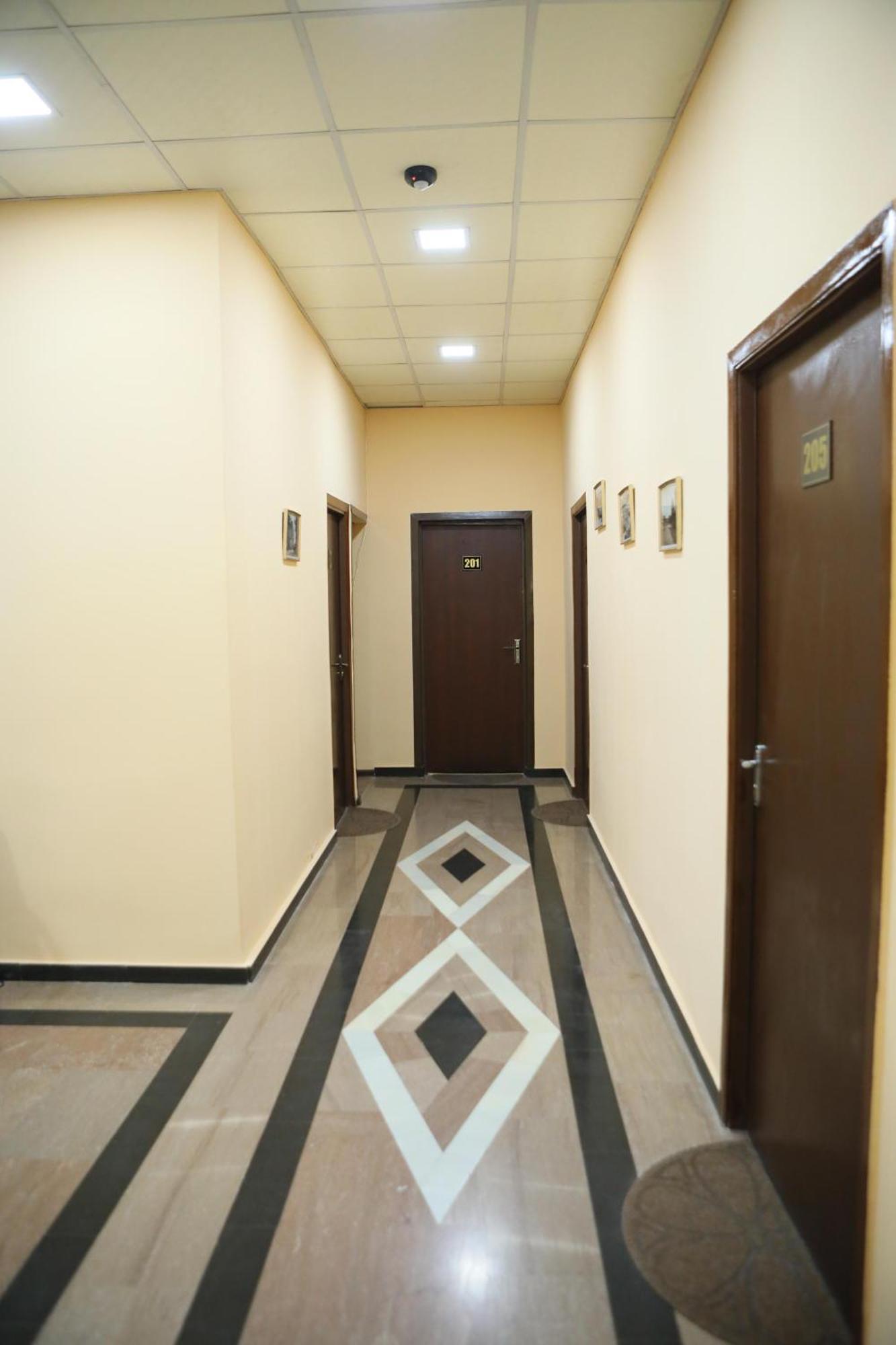 Elko Hotel 耶烈万 外观 照片
