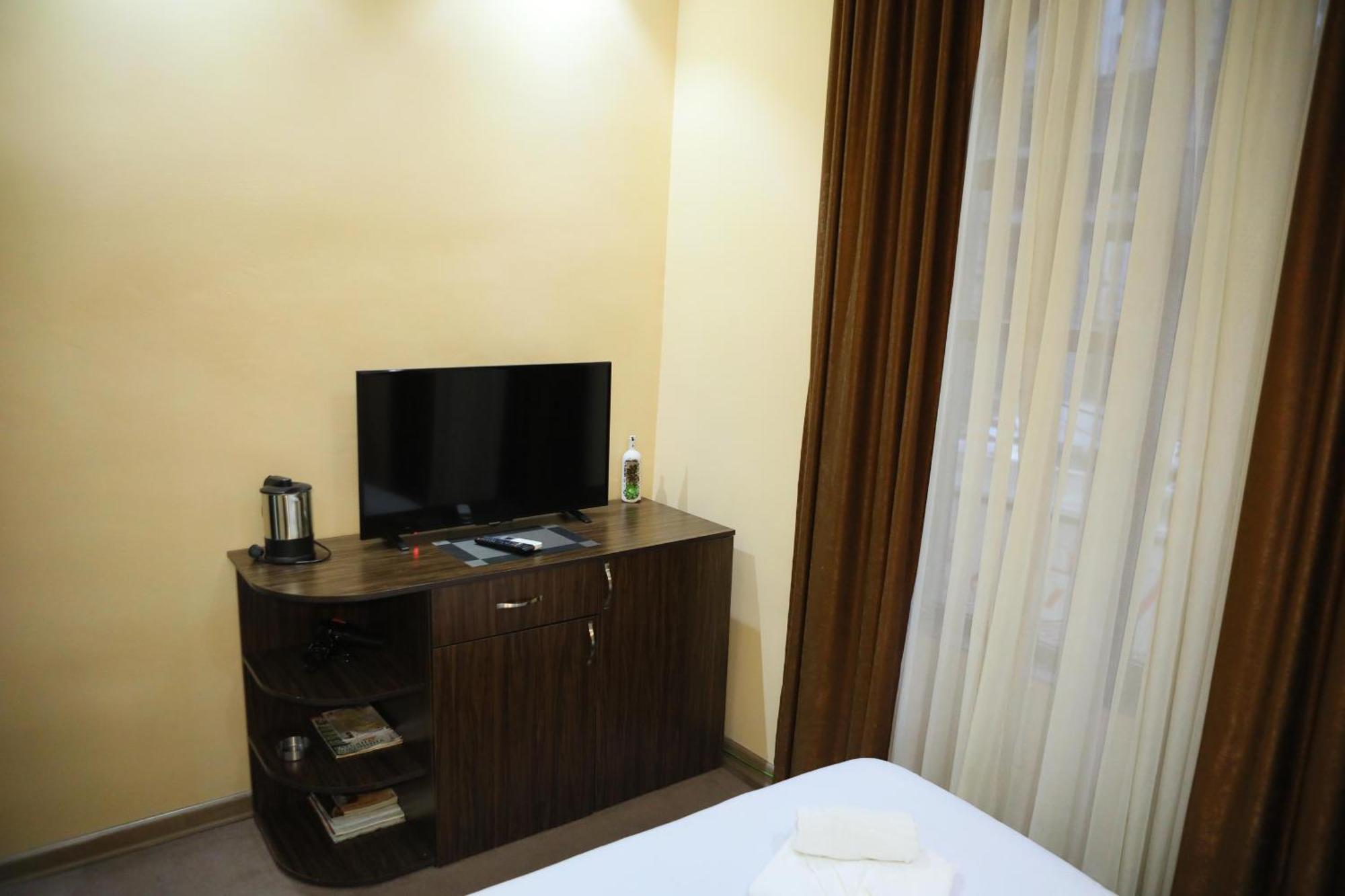 Elko Hotel 耶烈万 外观 照片