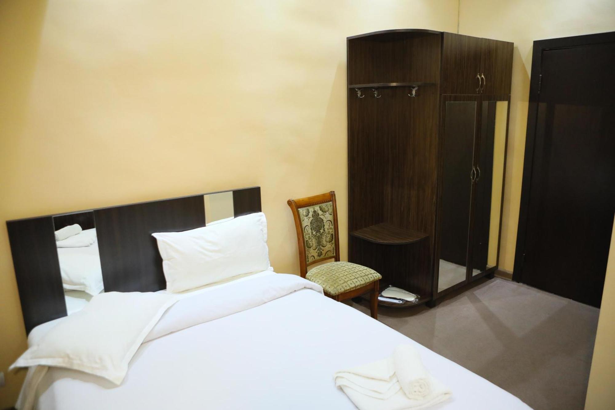 Elko Hotel 耶烈万 外观 照片