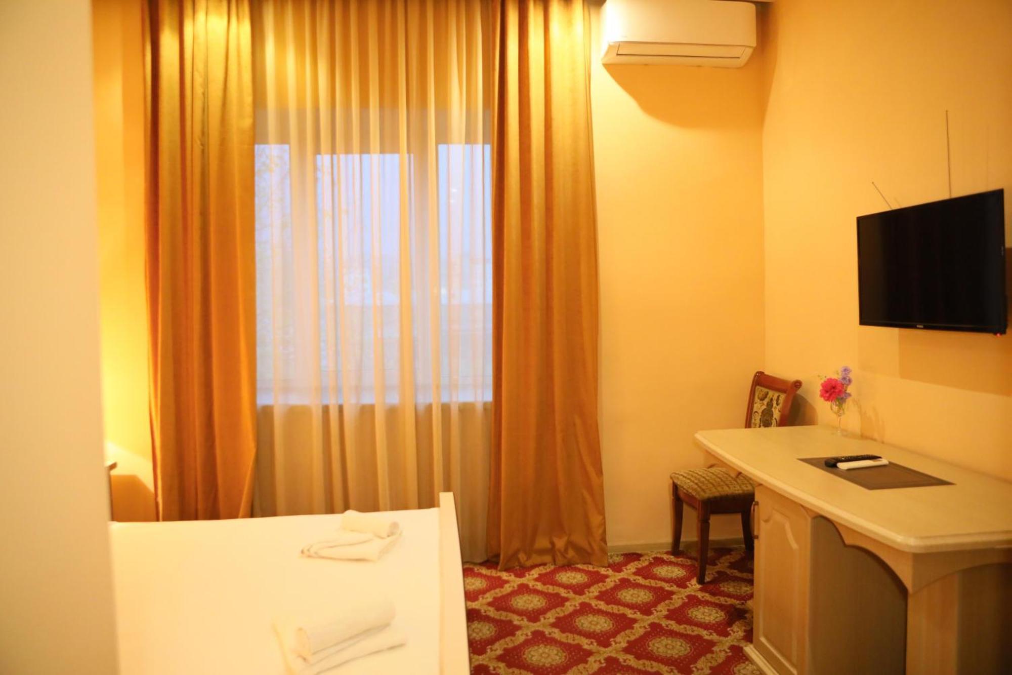 Elko Hotel 耶烈万 外观 照片