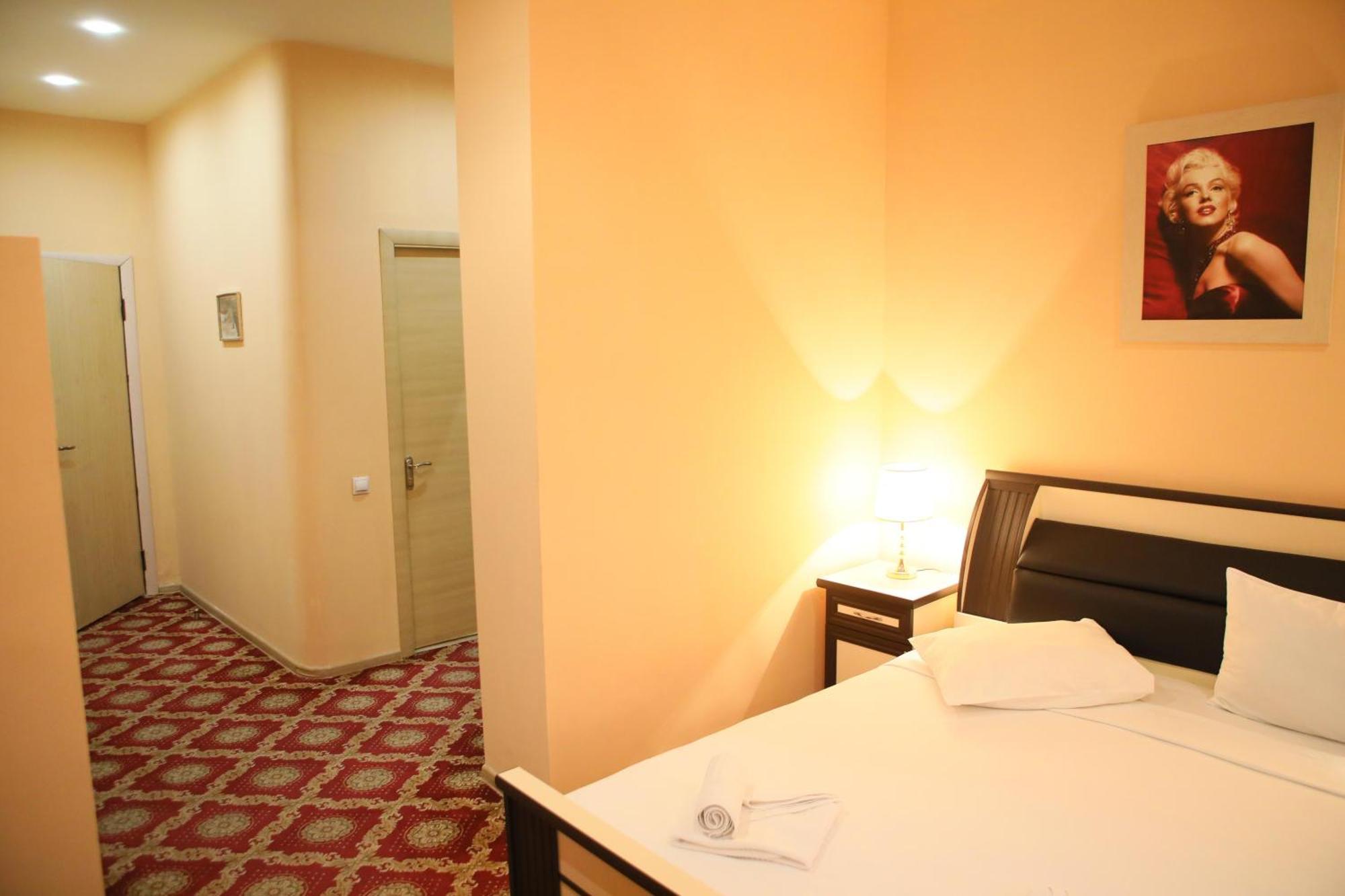 Elko Hotel 耶烈万 外观 照片