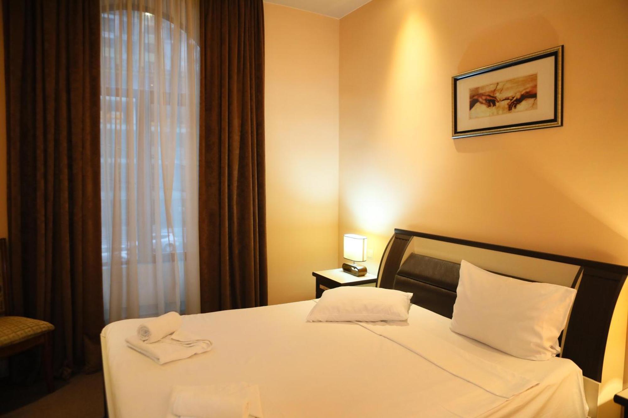 Elko Hotel 耶烈万 外观 照片