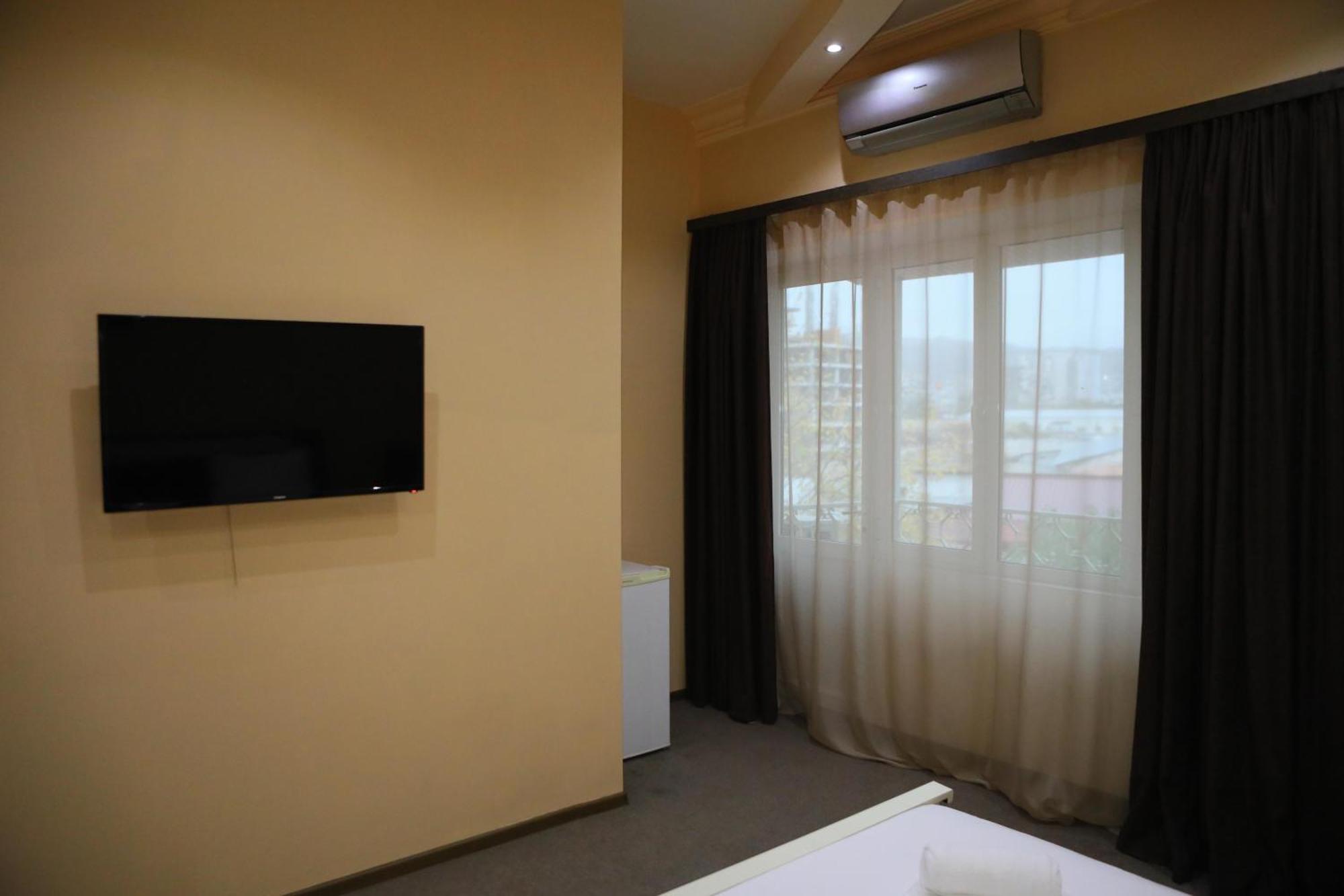 Elko Hotel 耶烈万 外观 照片