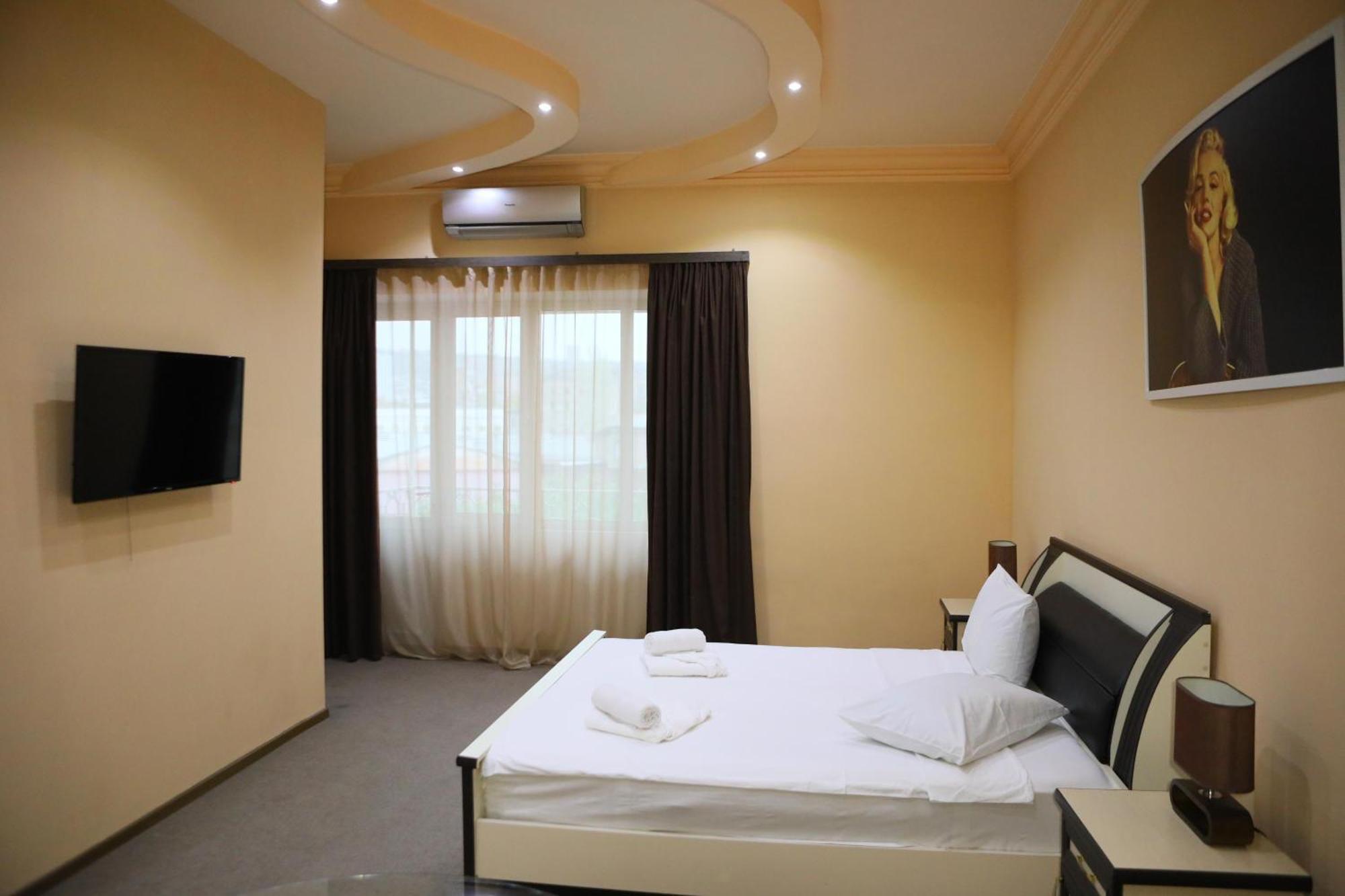 Elko Hotel 耶烈万 外观 照片