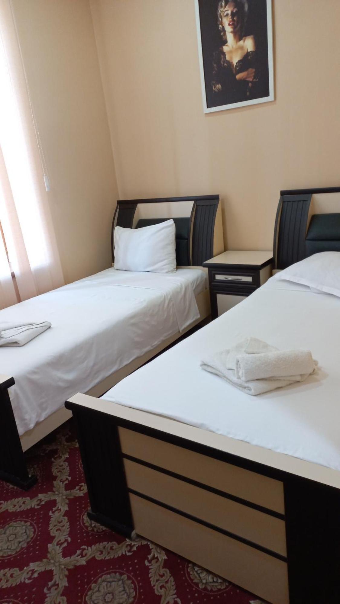 Elko Hotel 耶烈万 外观 照片